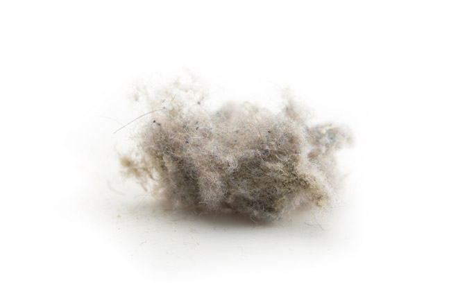 Pulizie di primavera in camera da letto consiglio: elimina oggetti inutili che accumulerebbero polvere!