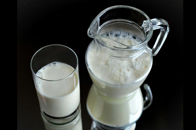 Bere un bicchiere di latte caldo aiuta a riposare meglio la notte?