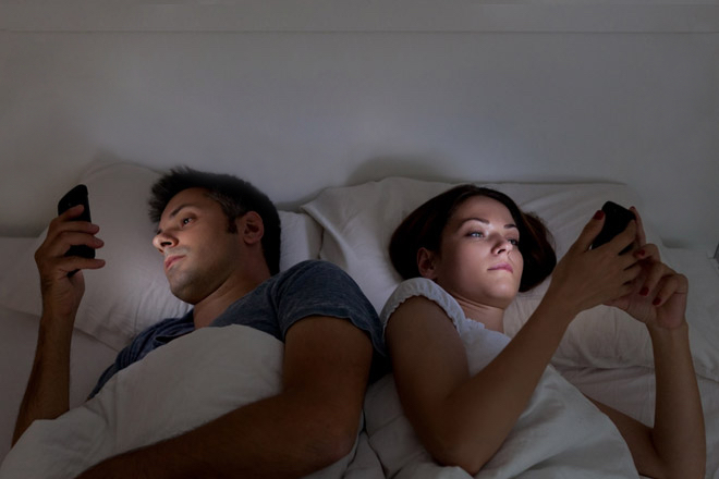 Smartphone: ecco i moderni nemici del sonno!