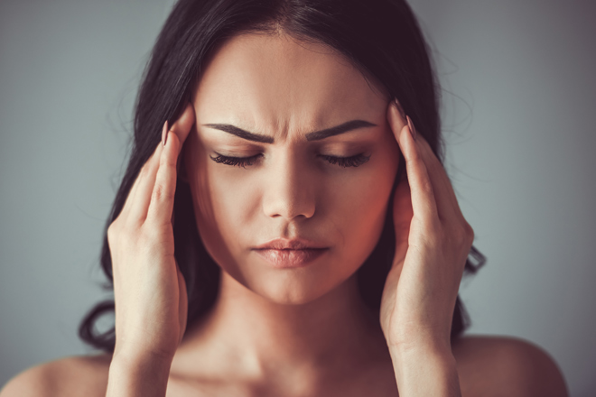 Perché dormire troppo fa venire il mal di testa?